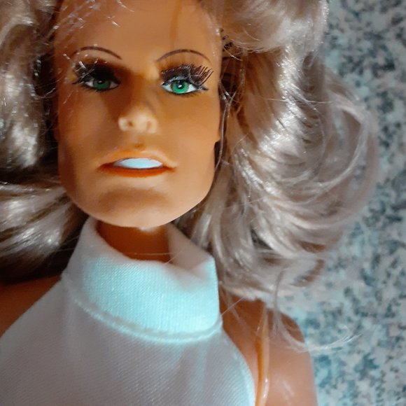 FARRAH FAWCETT POSEABLE FASHION DOLL IN WHITE by MEGO 1977 12 inches tall - Picture 2 of 10